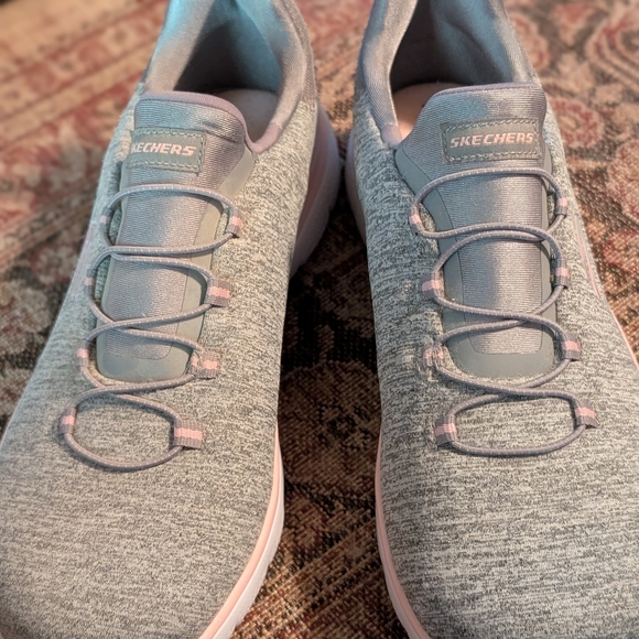Skechers Women's Gray and Pink Athletic Shoes, Size 9, NWOT - Picture 2 of 5